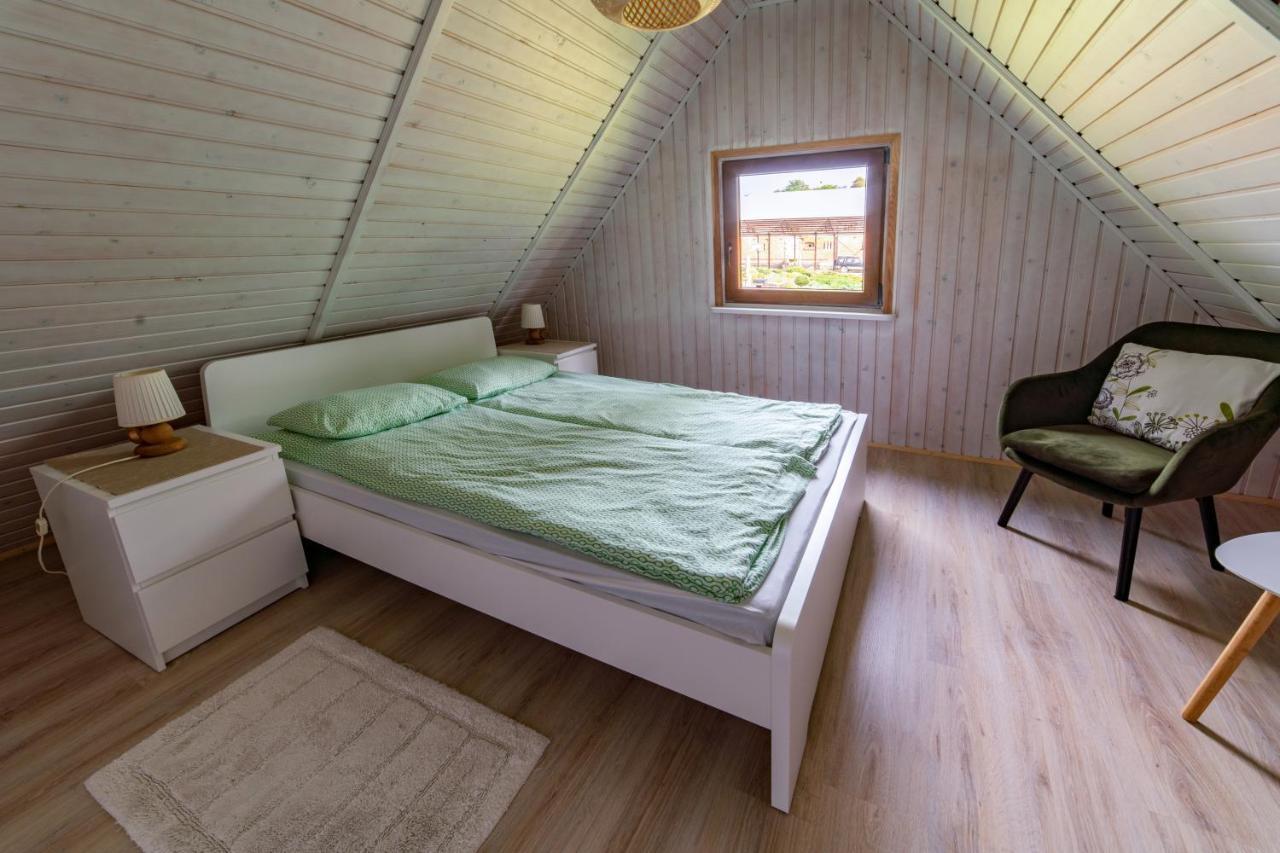 Pod Debami Domki ,Pokoje,Nauka Jazdy Konnej Sarbsk Obok Leby Экстерьер фото